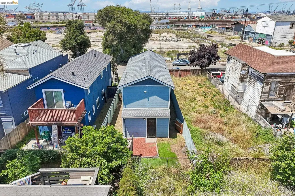 874 Pine Street Oakland CA 94607