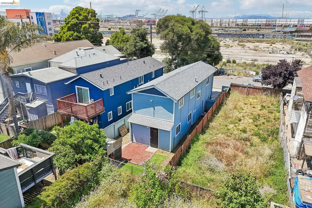 874 Pine Street Oakland CA 94607