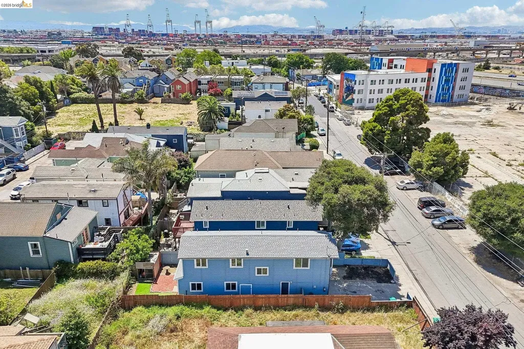 874 Pine Street Oakland CA 94607