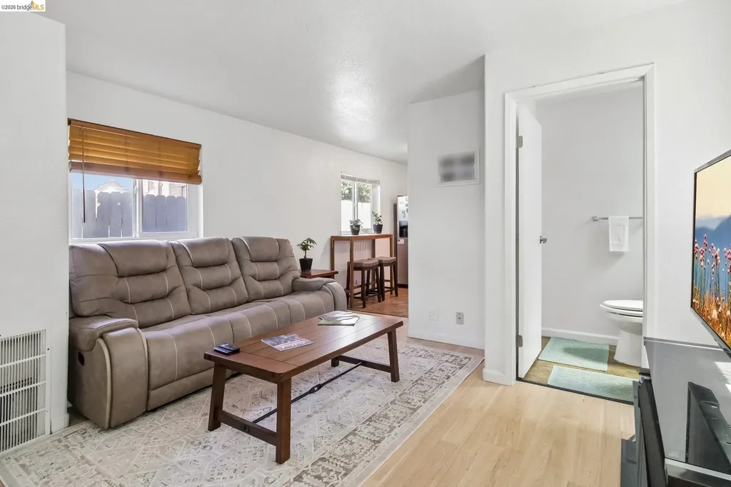 874 Pine Street Oakland CA 94607