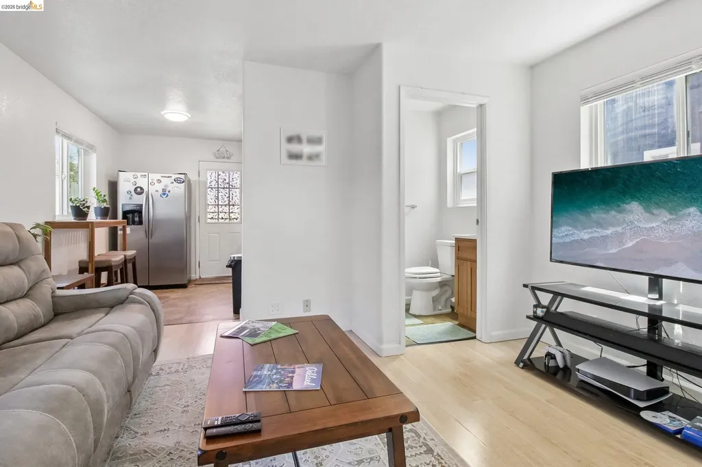 874 Pine Street Oakland CA 94607