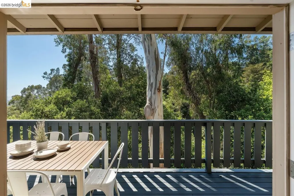 2343 Mastlands Drive Oakland CA 94611