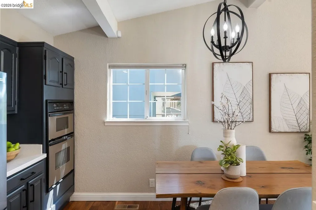2343 Mastlands Drive Oakland CA 94611
