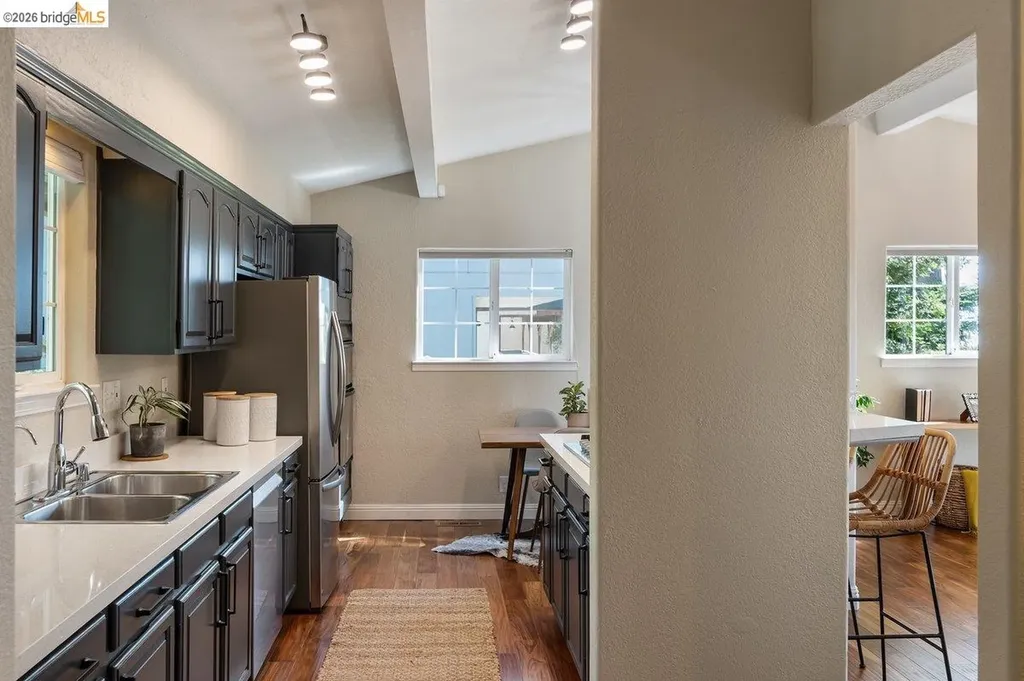 2343 Mastlands Drive Oakland CA 94611