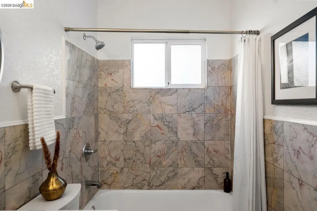 2343 Mastlands Drive Oakland CA 94611