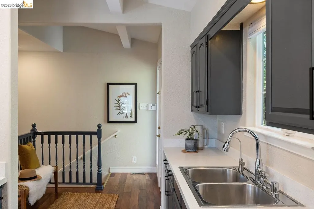 2343 Mastlands Drive Oakland CA 94611