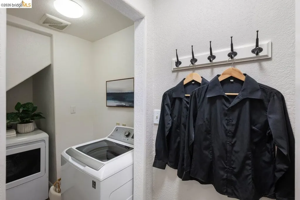 2343 Mastlands Drive Oakland CA 94611