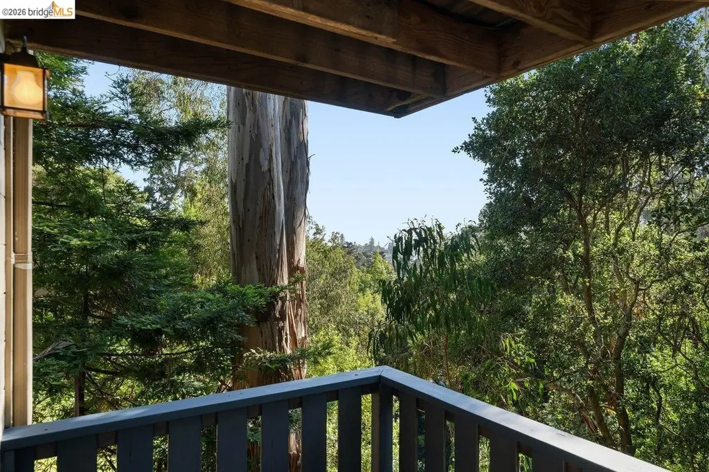 2343 Mastlands Drive Oakland CA 94611