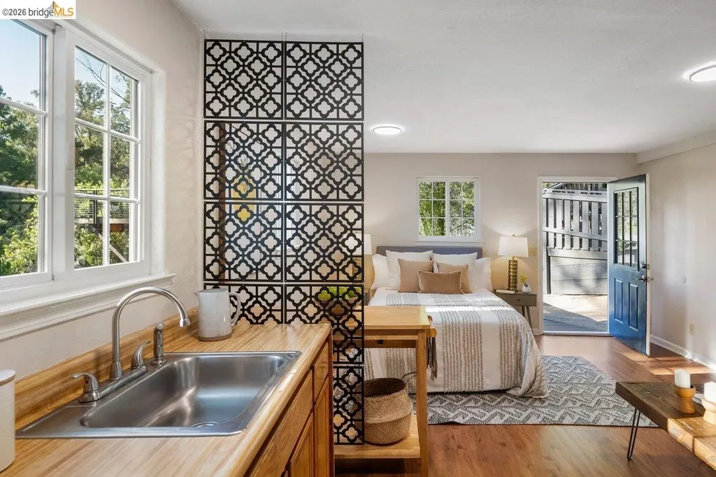 2343 Mastlands Drive Oakland CA 94611