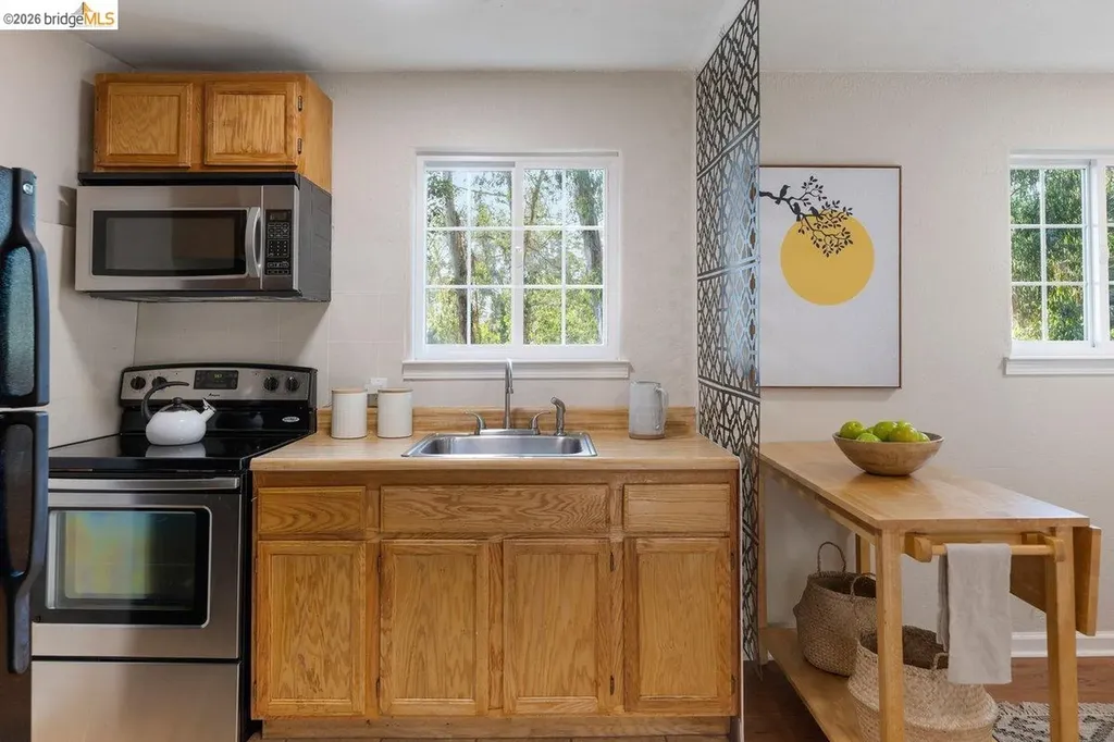 2343 Mastlands Drive Oakland CA 94611
