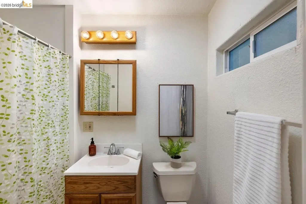2343 Mastlands Drive Oakland CA 94611
