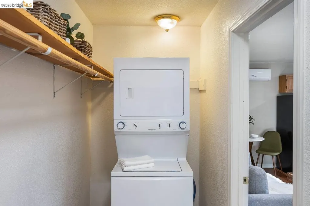 2343 Mastlands Drive Oakland CA 94611
