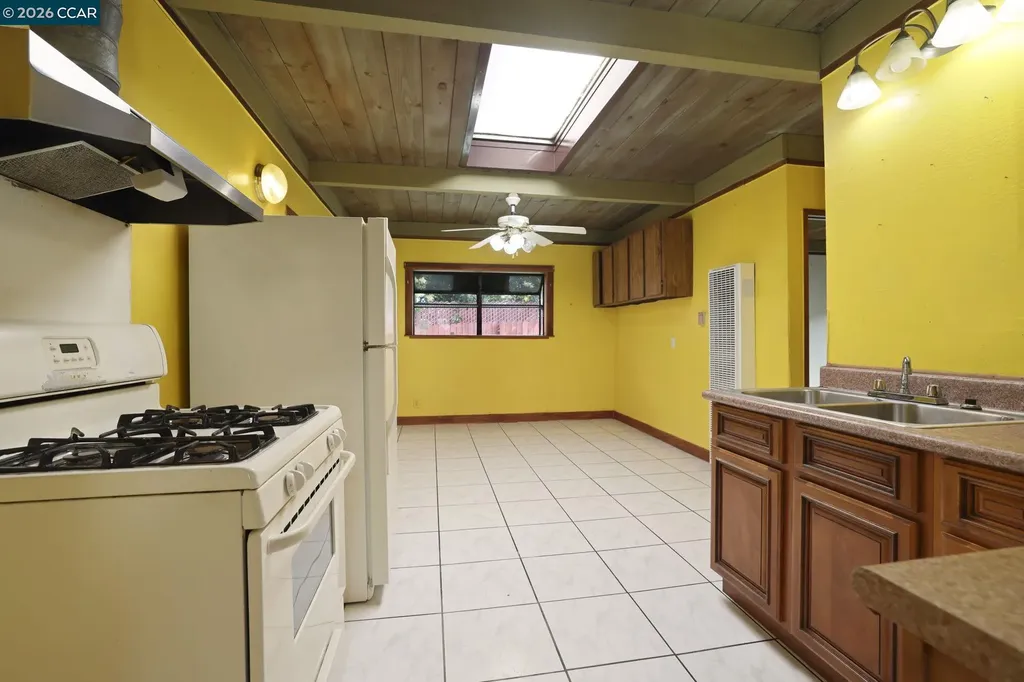 2415 Maine Avenue Richmond CA 94804