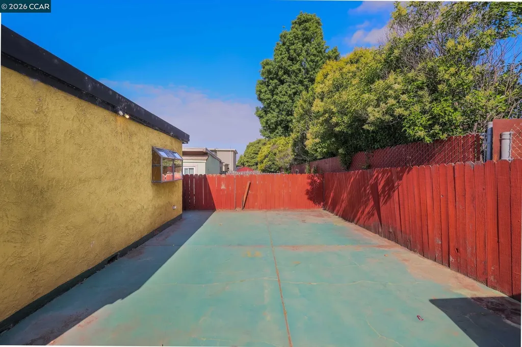 2415 Maine Avenue Richmond CA 94804