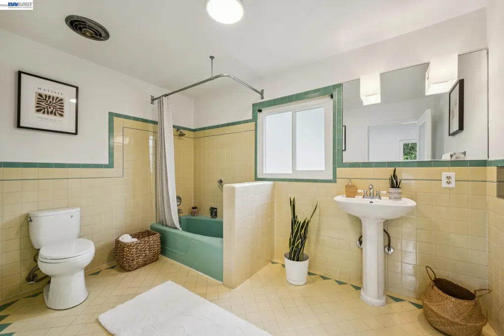 1055 Sterling Avenue Berkeley CA 94708