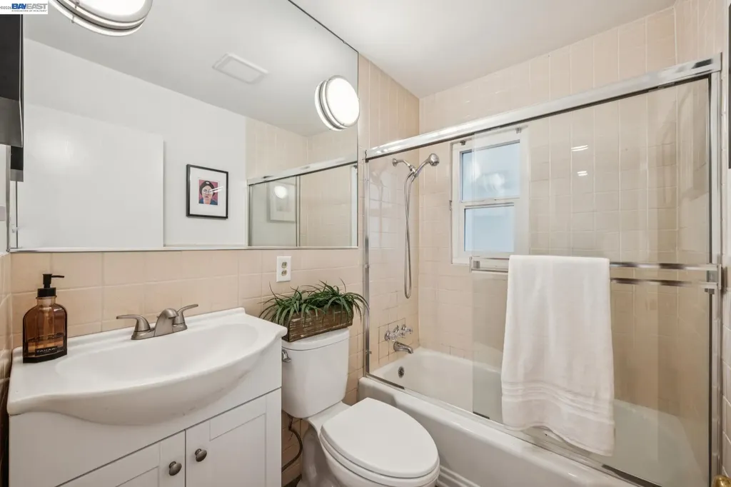 1055 Sterling Avenue Berkeley CA 94708