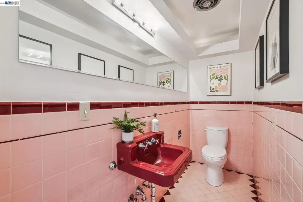 1055 Sterling Avenue Berkeley CA 94708