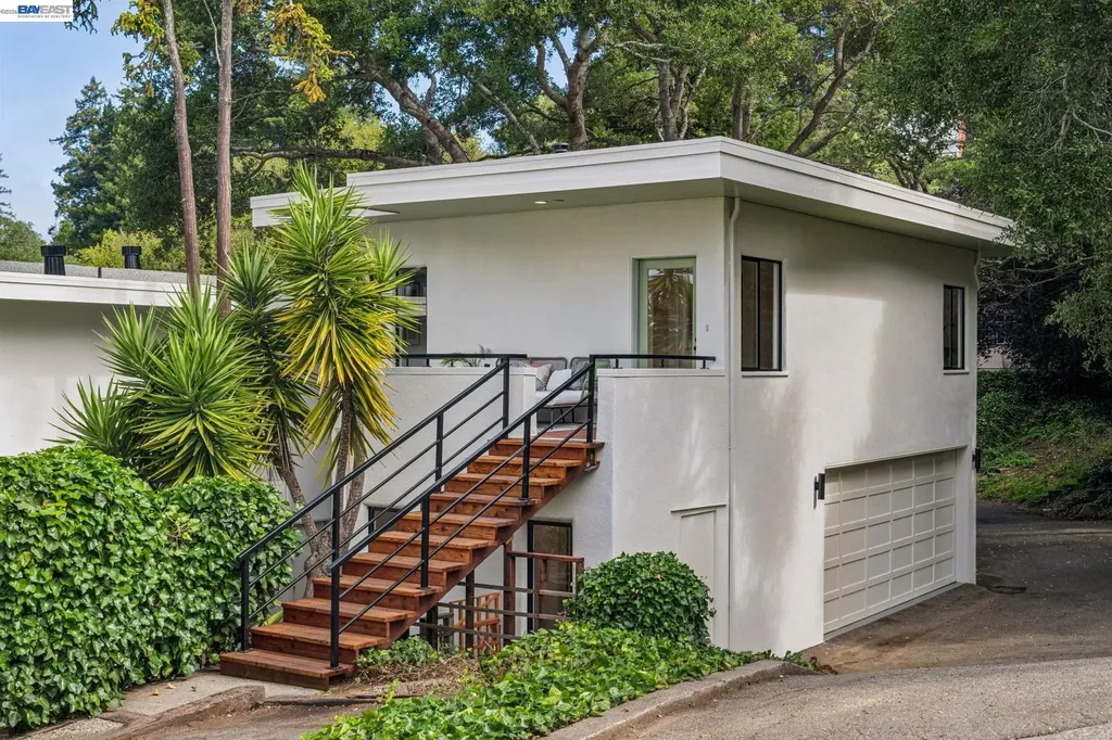 1055 Sterling Avenue Berkeley CA 94708