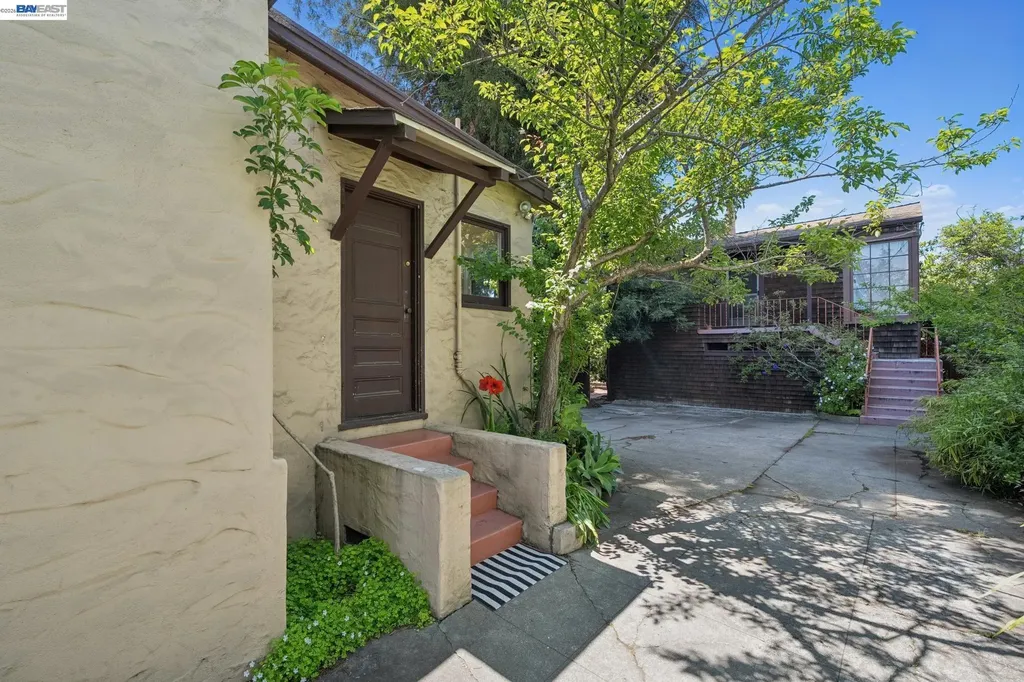 4989 Shafter Avenue Oakland CA 94609