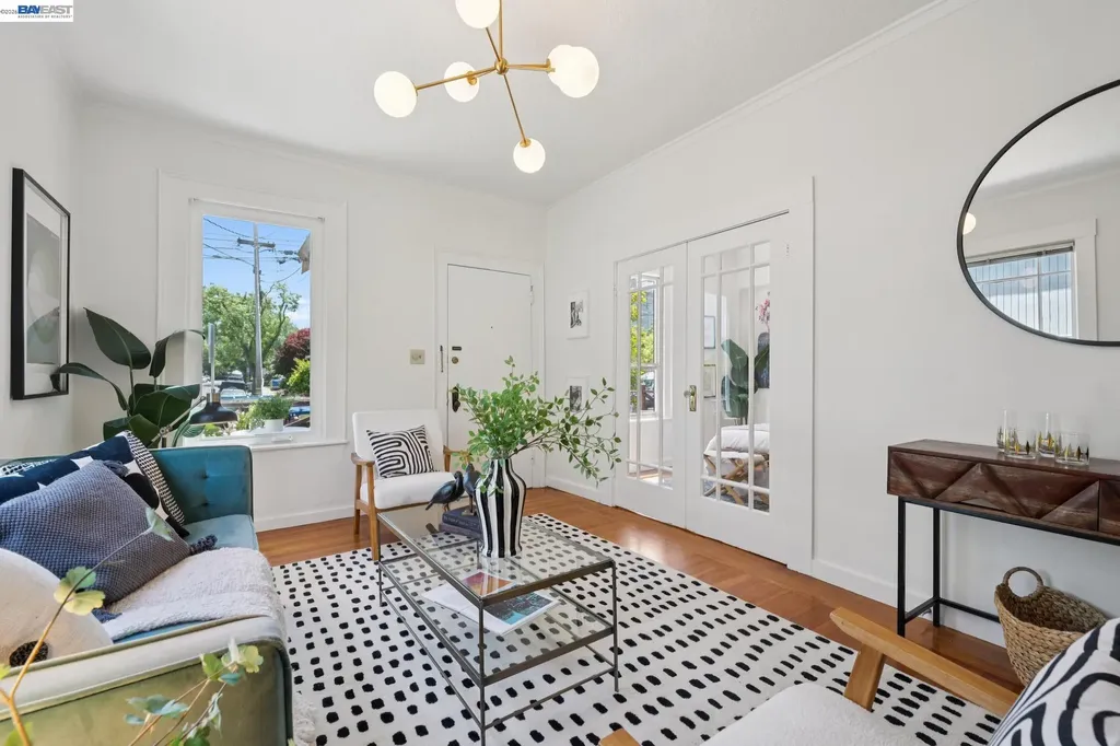 4989 Shafter Avenue Oakland CA 94609