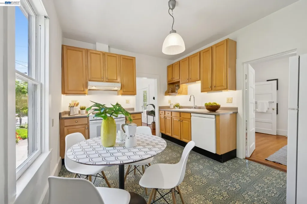 4989 Shafter Avenue Oakland CA 94609