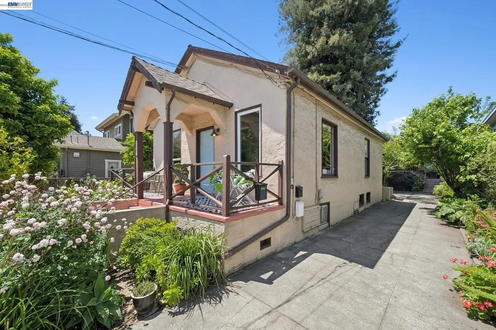 4989 Shafter Avenue Oakland CA 94609