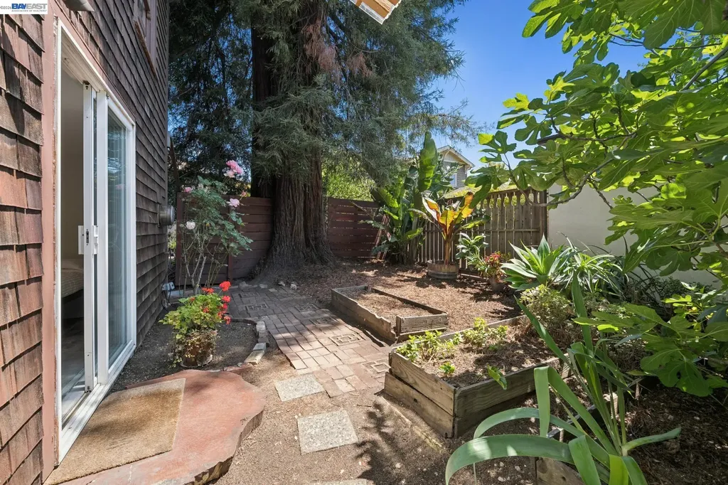 4989 Shafter Avenue Oakland CA 94609
