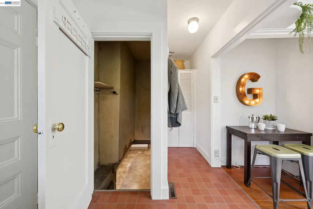 4989 Shafter Avenue Oakland CA 94609