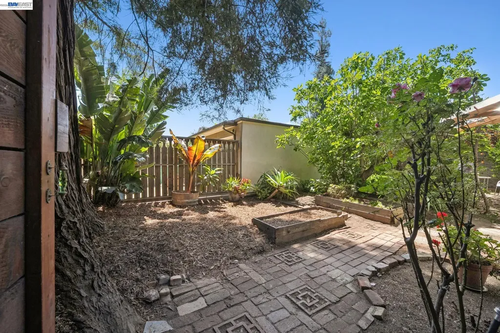 4989 Shafter Avenue Oakland CA 94609