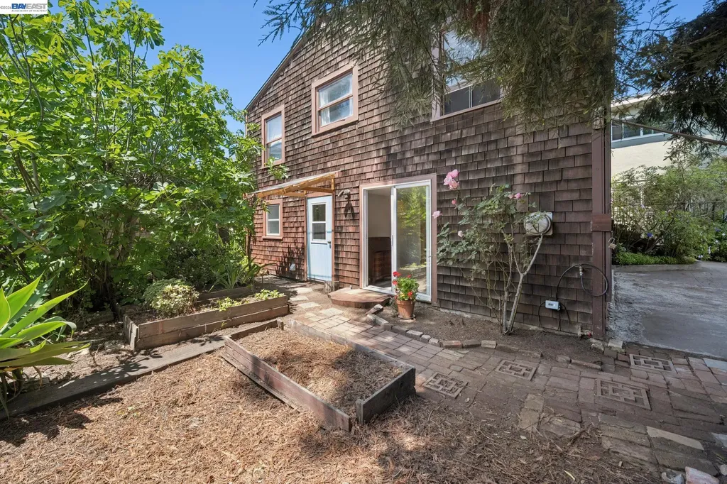 4989 Shafter Avenue Oakland CA 94609