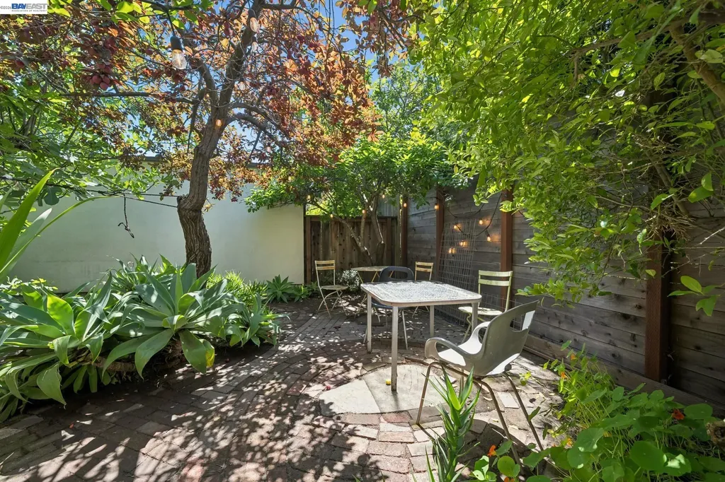 4989 Shafter Avenue Oakland CA 94609