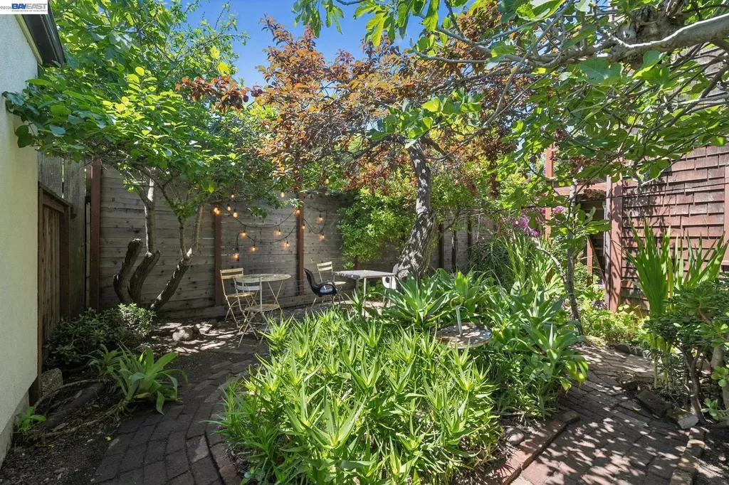 4989 Shafter Avenue Oakland CA 94609