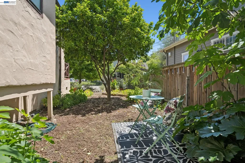 4989 Shafter Avenue Oakland CA 94609
