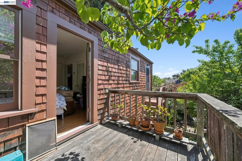 4989 Shafter Avenue Oakland CA 94609