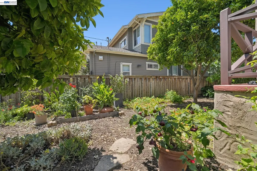 4987 Shafter Avenue Oakland CA 94609