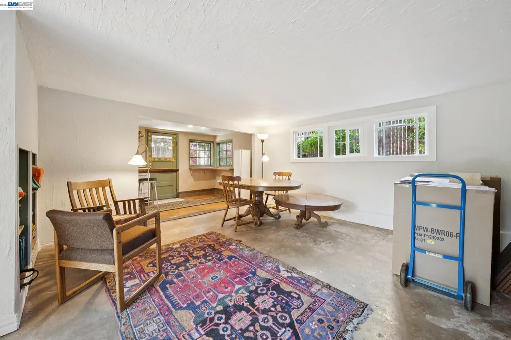 4987 Shafter Avenue Oakland CA 94609