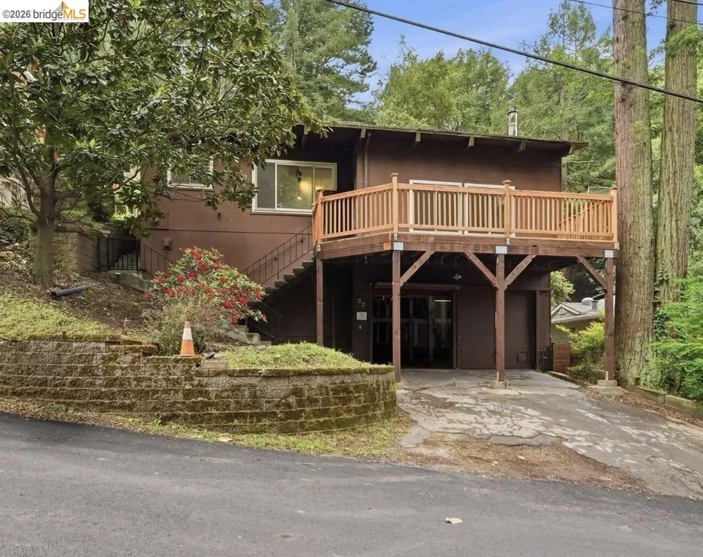 33 Eastwood Court Oakland CA 94611