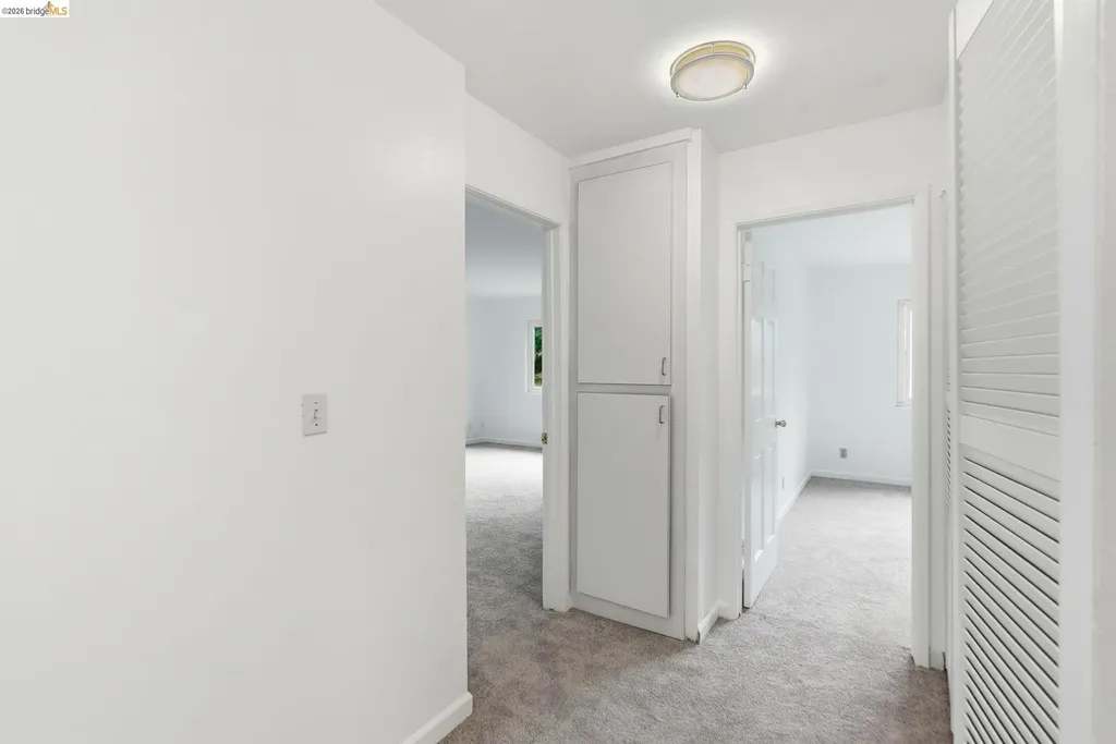 33 Eastwood Court Oakland CA 94611