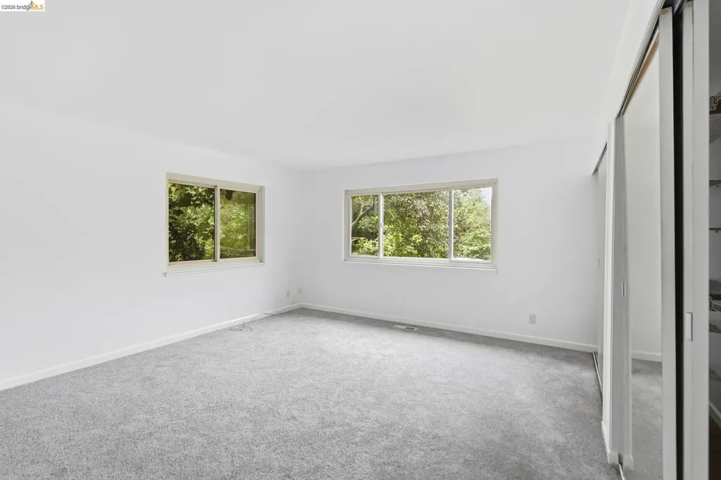 33 Eastwood Court Oakland CA 94611
