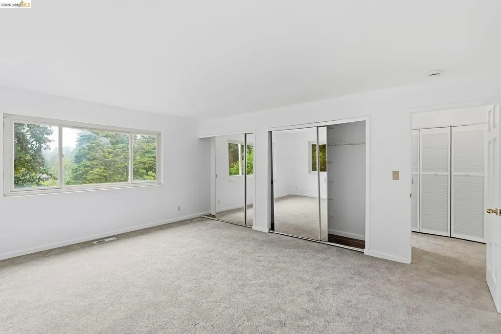 33 Eastwood Court Oakland CA 94611