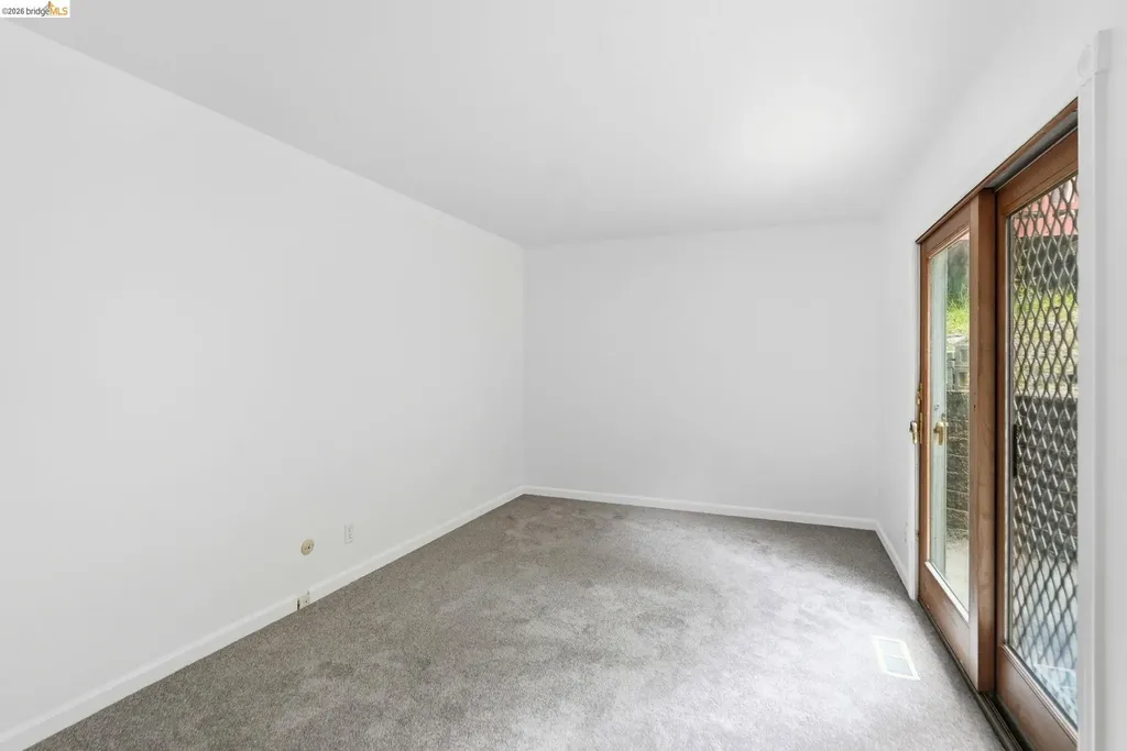 33 Eastwood Court Oakland CA 94611