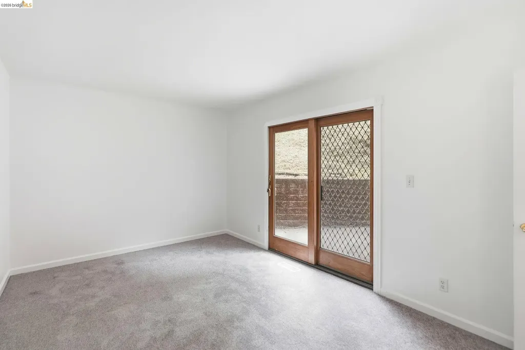 33 Eastwood Court Oakland CA 94611