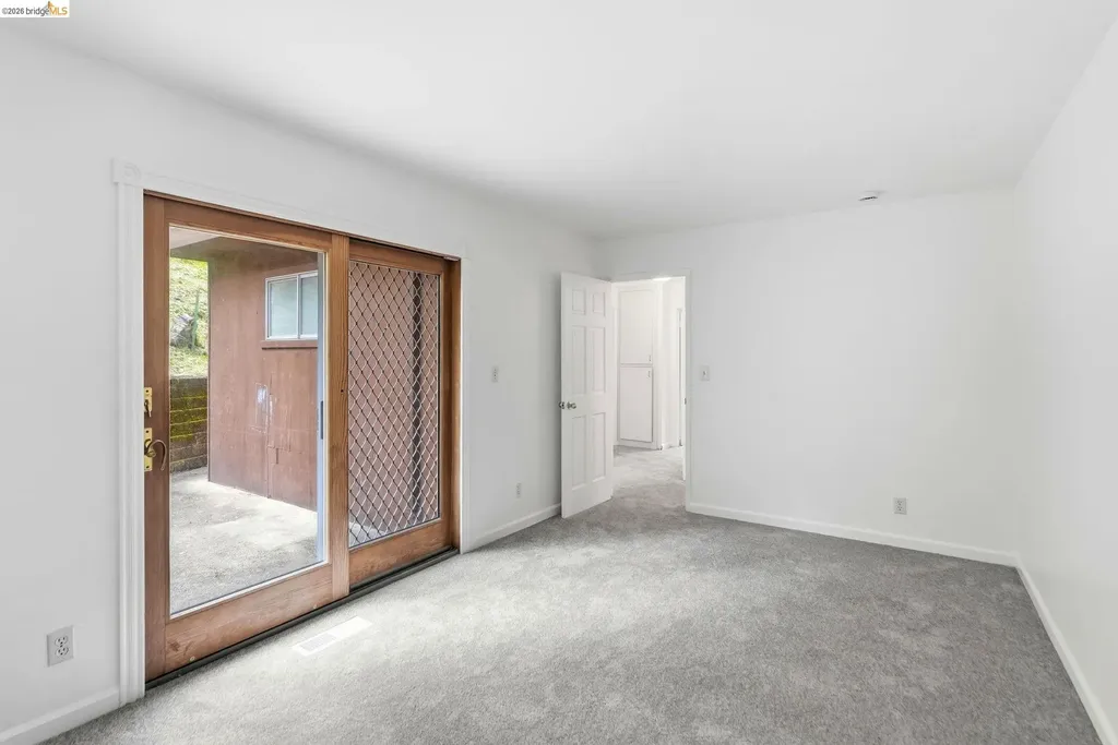 33 Eastwood Court Oakland CA 94611