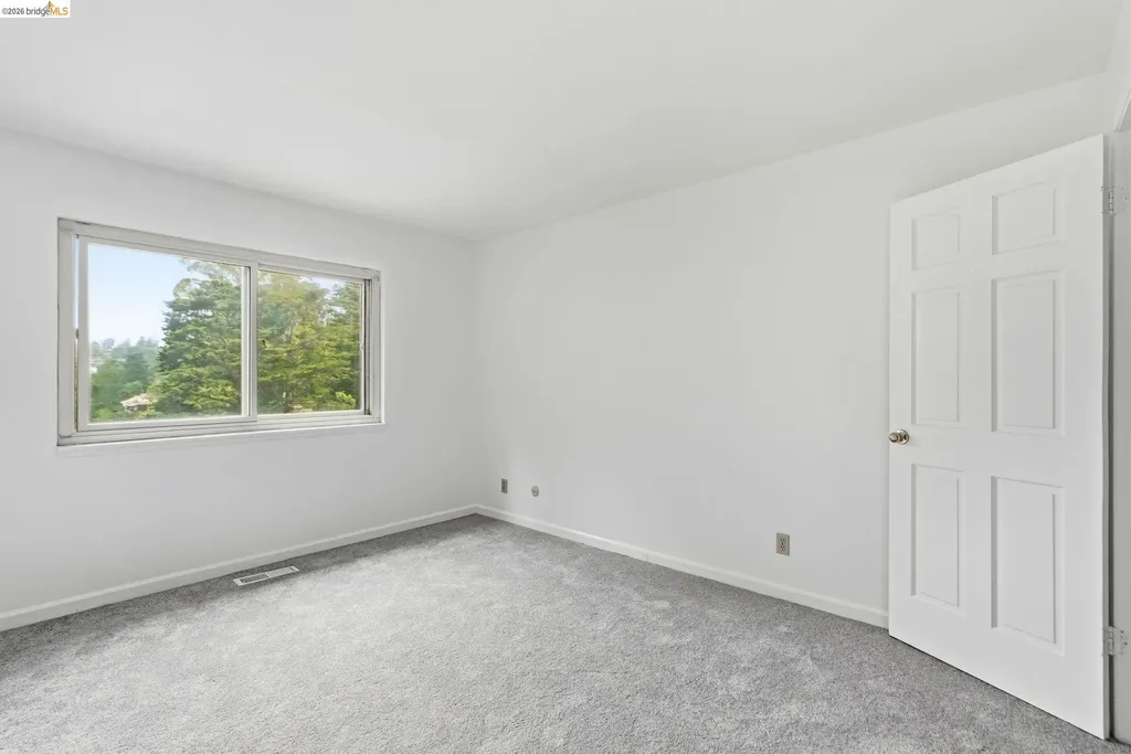 33 Eastwood Court Oakland CA 94611