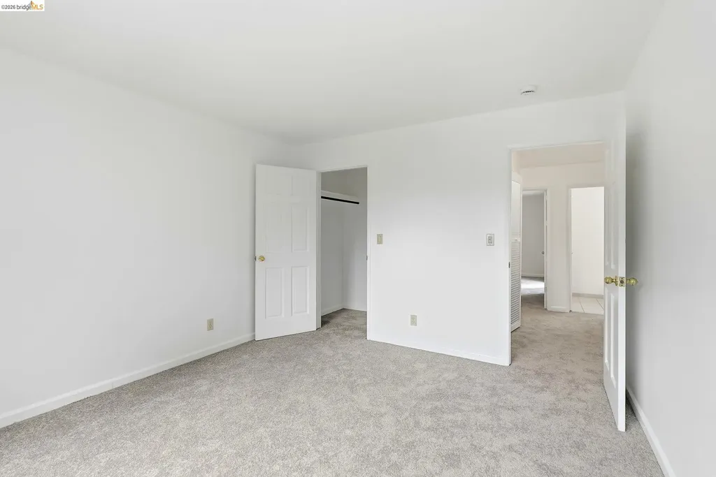 33 Eastwood Court Oakland CA 94611