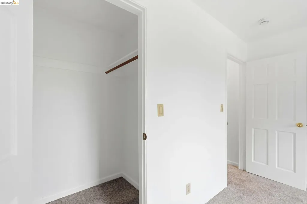 33 Eastwood Court Oakland CA 94611
