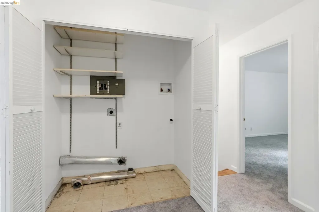 33 Eastwood Court Oakland CA 94611
