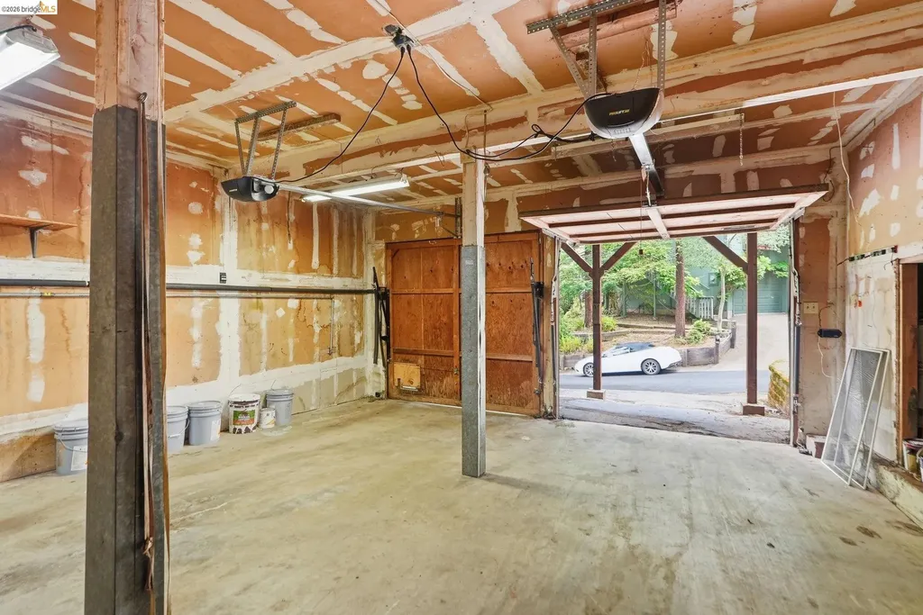 33 Eastwood Court Oakland CA 94611