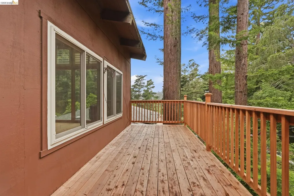 33 Eastwood Court Oakland CA 94611