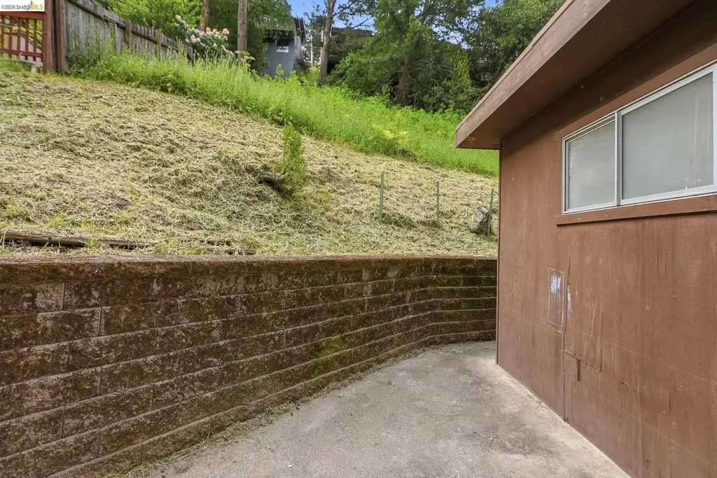 33 Eastwood Court Oakland CA 94611
